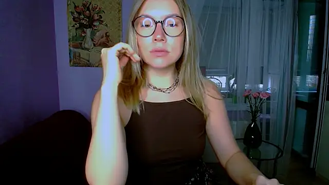 TaylorBre online show from 09-17-25, 05:31