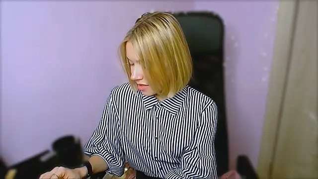 TaylorBre online show from 01-13-26, 02:10