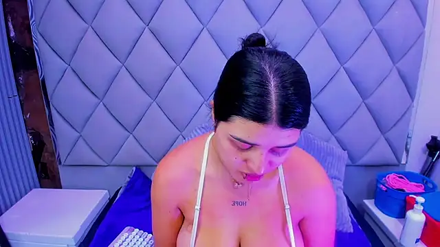 venusowen  online show from 11-07-25, 01:59