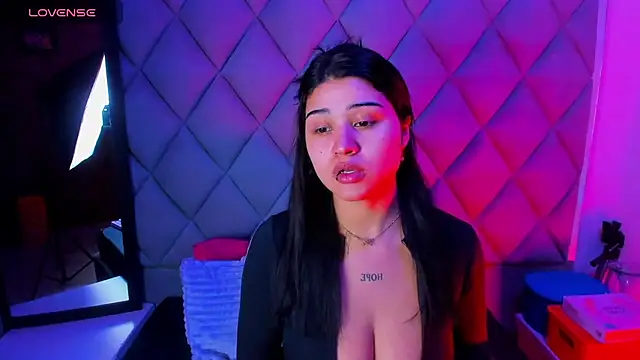 venusowen  online show from 11-14-25, 02:21