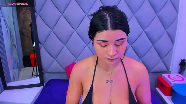 venusowen  online show from 11-13-25, 04:00