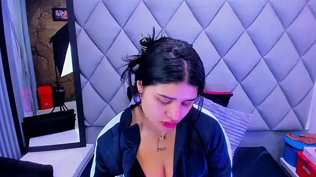 venusowen  online show from 11-21-25, 12:26