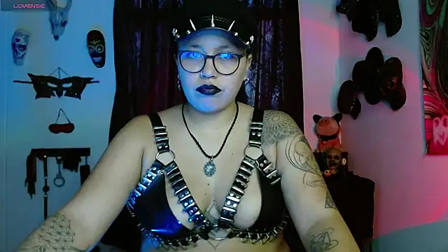 Snapshot of LilithSharon chatting on 10-28-25, 07:02 LilithSharon online show from 10-28-25, 07:02