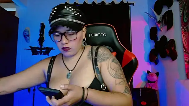 Snapshot of LilithSharon chatting on 01-09-26, 04:47 LilithSharon online show from 01-09-26, 04:47