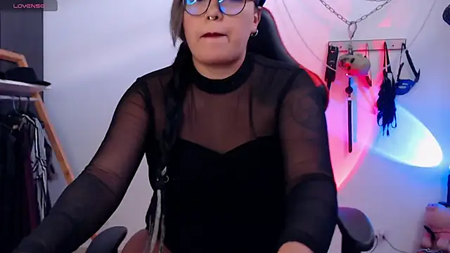 Snapshot of LilithSharon chatting on 12-18-25, 06:56 LilithSharon online show from 12-18-25, 06:56