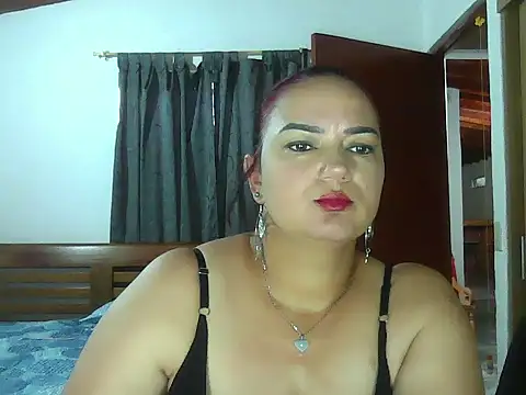 Snapshot of luna_withe chatting on 06-11-26, 09:01 luna withe online show from 06-11-26, 09:01