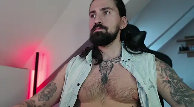 Snapshot of MateoHunk chatting on 12-27-24, 12:01 MateoHunk online show from 12-27-24, 12:01