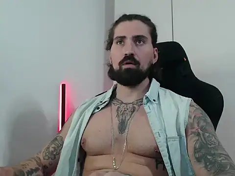 Snapshot of MateoHunk chatting on 10-06-25, 01:45 MateoHunk online show from 10-06-25, 01:45