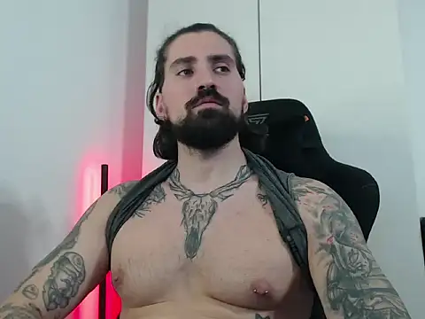 Snapshot of MateoHunk chatting on 10-12-25, 04:30 MateoHunk online show from 10-12-25, 04:30