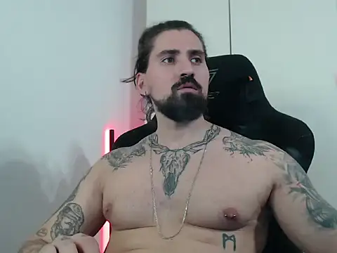 Snapshot of MateoHunk chatting on 09-30-25, 04:35 MateoHunk online show from 09-30-25, 04:35