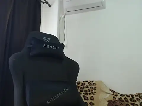 Snapshot of MateoHunk chatting on 09-10-25, 08:35 MateoHunk online show from 09-10-25, 08:35