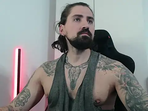 Snapshot of MateoHunk chatting on 10-11-25, 11:11 MateoHunk online show from 10-11-25, 11:11