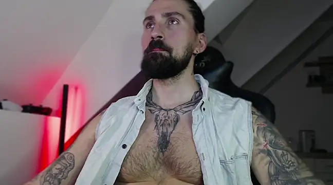 Snapshot of MateoHunk chatting on 12-23-24, 06:37 MateoHunk online show from 12-23-24, 06:37