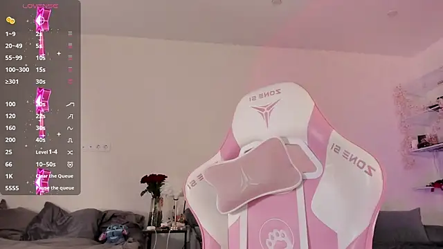 Snapshot of DarkMouseee chatting on 10-24-25, 01:32 DarkMouseee online show from 10-24-25, 01:32