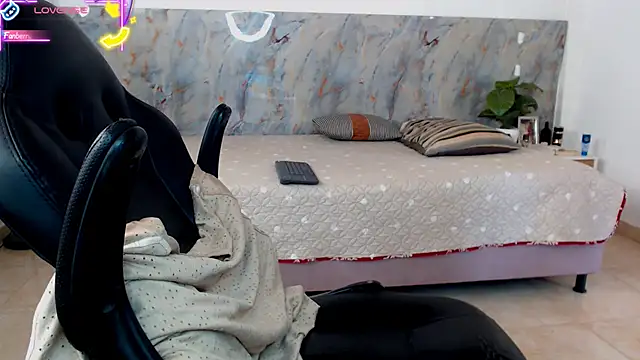 Snapshot of hanz_col chatting on 06-21-26, 02:34 hanz col online show from 06-21-26, 02:34