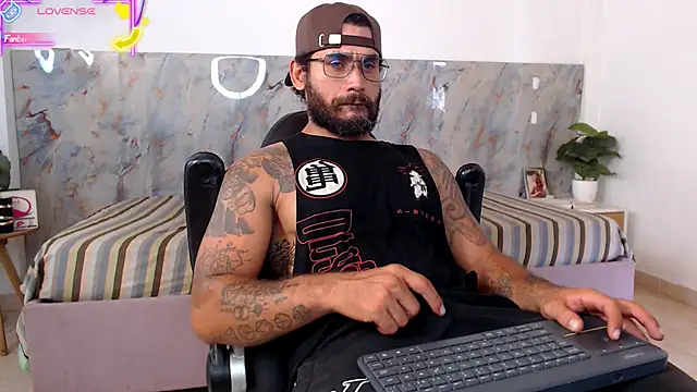 Snapshot of hanz_col chatting on 05-04-26, 04:43 hanz col online show from 05-04-26, 04:43