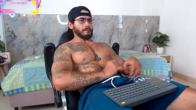 Snapshot of hanz_col chatting on 05-19-26, 04:36 hanz col online show from 05-19-26, 04:36