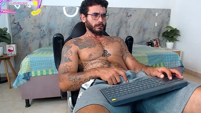 Snapshot of hanz_col chatting on 05-23-26, 11:04 hanz col online show from 05-23-26, 11:04