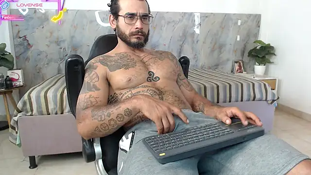 Snapshot of hanz_col chatting on 05-17-26, 06:30 hanz col online show from 05-17-26, 06:30