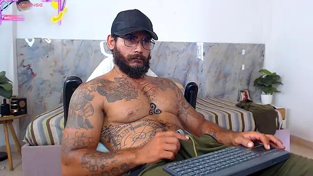 Snapshot of hanz_col chatting on 04-20-26, 02:18 hanz col online show from 04-20-26, 02:18