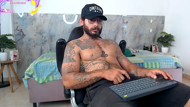 Snapshot of hanz_col chatting on 05-31-26, 11:27 hanz col online show from 05-31-26, 11:27