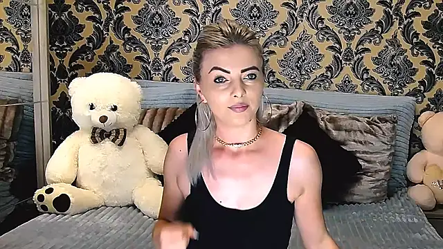 Snapshot of Aly_girl1 chatting on 02-28-25, 10:09 Aly girl1 online show from 02-28-25, 10:09