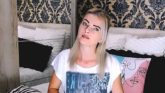 Snapshot of Aly_girl1 chatting on 09-26-25, 08:21 Aly girl1 online show from 09-26-25, 08:21