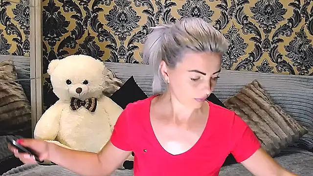 Snapshot of Aly_girl1 chatting on 03-20-25, 11:27 Aly girl1 online show from 03-20-25, 11:27