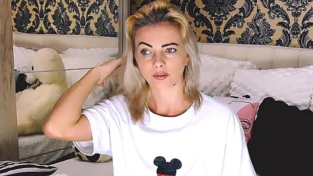 Snapshot of Aly_girl1 chatting on 10-05-25, 09:00 Aly girl1 online show from 10-05-25, 09:00