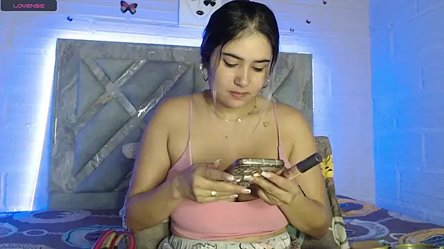 Snapshot of tami_vega chatting on 05-04-26, 12:41 tami vega online show from 05-04-26, 12:41