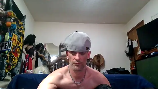 Snapshot of slinginbigD chatting on 04-30-26, 11:31 slinginbigD online show from 04-30-26, 11:31