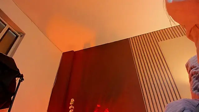 Little Ivy online show from 04-07-26, 08:10