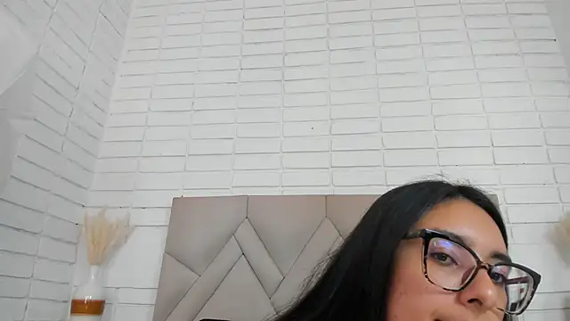 Isis Osman online show from 10-28-25, 07:02