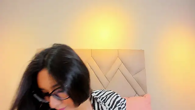 Isis Osman online show from 03-07-26, 07:19