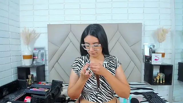 Isis Osman online show from 09-20-25, 07:41