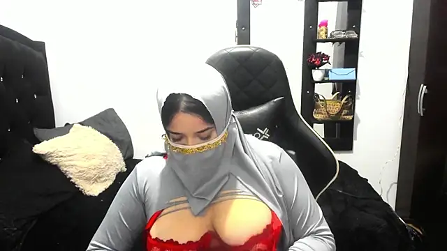 Snapshot of janna_isa chatting on 10-28-25, 02:01 janna isa online show from 10-28-25, 02:01