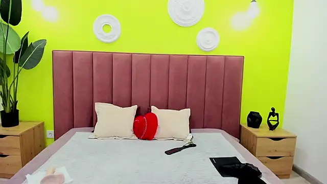 Linda Insatiable online show from 04-12-26, 01:31