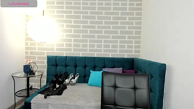 Linda Insatiable online show from 11-23-25, 01:37