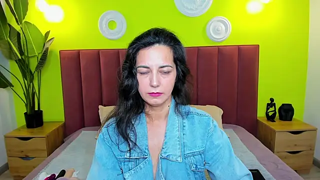 Linda Insatiable online show from 05-04-26, 01:31