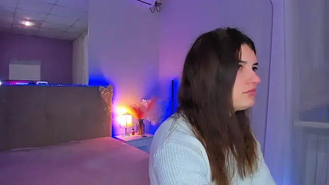 Snapshot of Laura_Leee chatting on 02-25-26, 06:24 Laura Leee online show from 02-25-26, 06:24