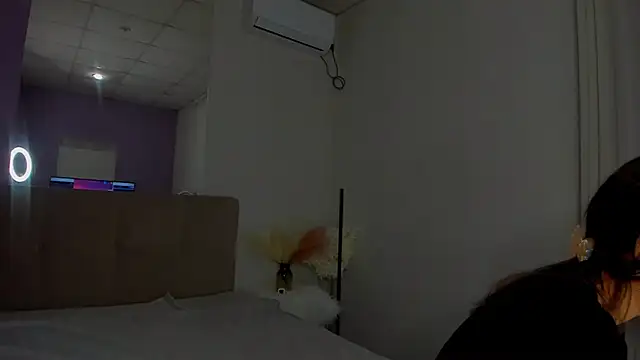 Snapshot of Laura_Leee chatting on 03-18-25, 06:28 Laura Leee online show from 03-18-25, 06:28