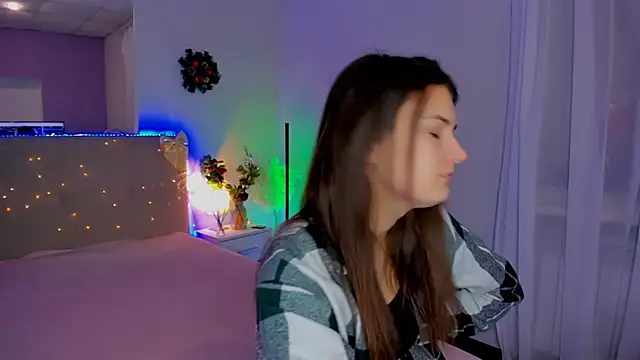 Snapshot of Laura_Leee chatting on 01-17-26, 05:55 Laura Leee online show from 01-17-26, 05:55