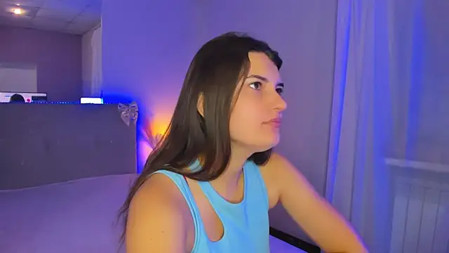Snapshot of Laura_Leee chatting on 07-22-26, 04:58 Laura Leee online show from 07-22-26, 04:58