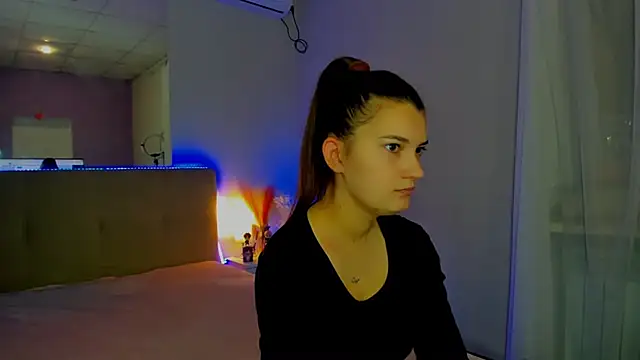 Laura Leee online show from 11-12-25, 06:28