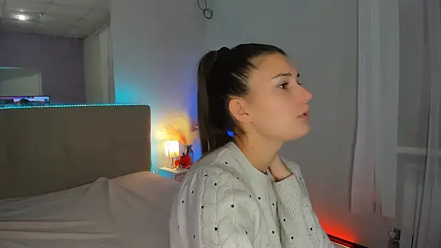 Snapshot of Laura_Leee chatting on 10-16-25, 05:16 Laura Leee online show from 10-16-25, 05:16