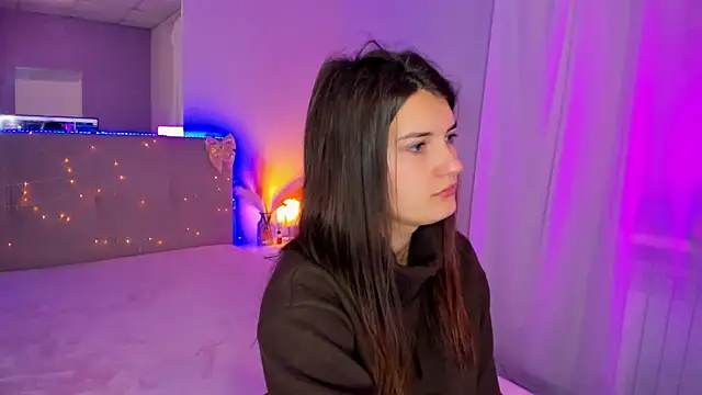 Laura Leee online show from 04-09-26, 06:15