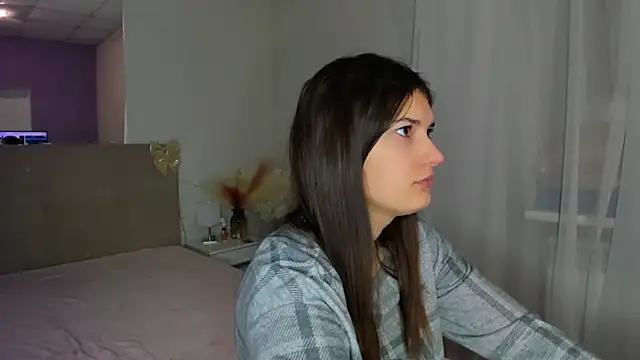 Snapshot of Laura_Leee chatting on 02-23-26, 06:25 Laura Leee online show from 02-23-26, 06:25