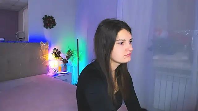 Laura Leee online show from 12-22-25, 06:24