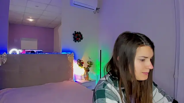 Snapshot of Laura_Leee chatting on 01-18-26, 06:17 Laura Leee online show from 01-18-26, 06:17