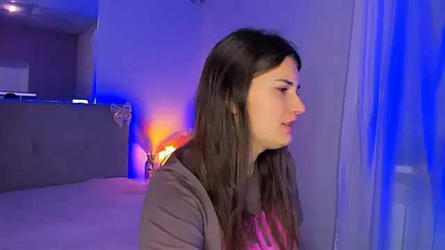 Snapshot of Laura_Leee chatting on 05-21-26, 04:54 Laura Leee online show from 05-21-26, 04:54